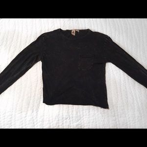 Cropped long sleeve shirt